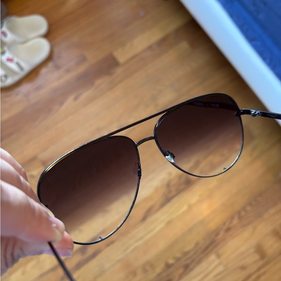 High Key Quay Sunglasses - Picture 3 of 8